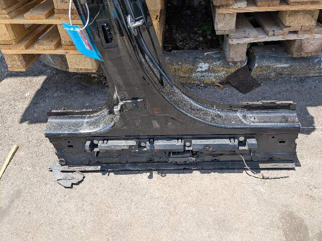 22-24 OEM BMW G26 430 M440 Left Driver Side B Pillar Door Body Cut Structure