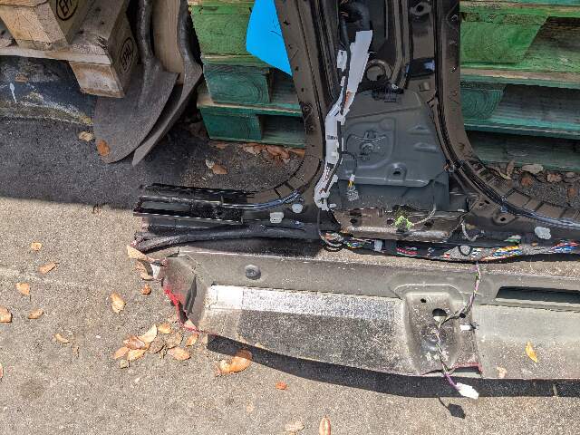 22-24 OEM BMW G26 430 M440 Left Driver Side B Pillar Door Body Cut Structure