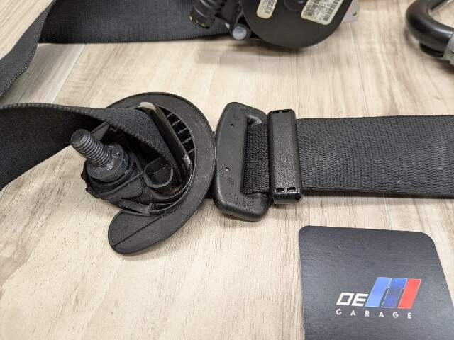 OEM BMW F15 F16 F85 X5 X6 Front Left Driver Seat Belt Seatbelt Retractor Black