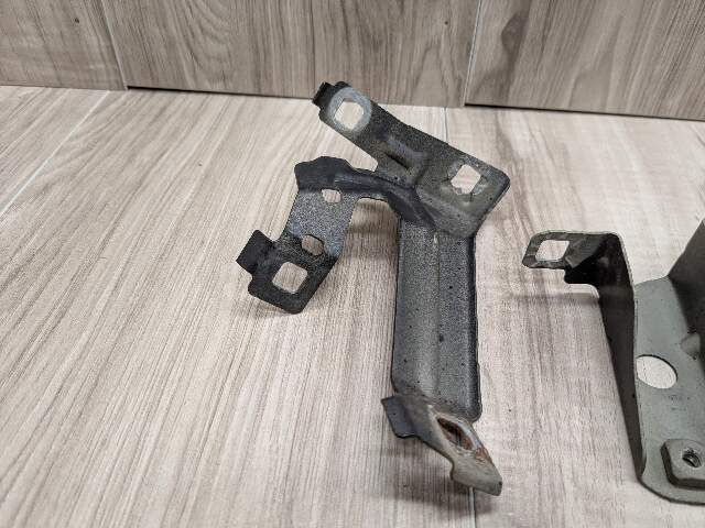 12-20 OEM BMW F30 F32 F33 F36 Front Left Driver Fender Wing Holder Bracket SET