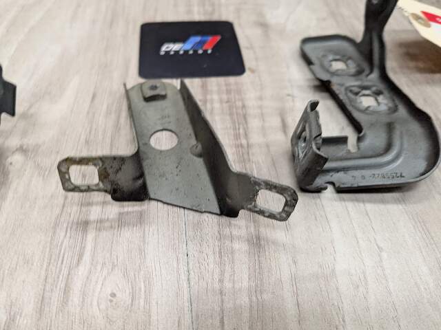 12-20 OEM BMW F30 F32 F36 Front Right Passenger Fender Wing Holder Bracket SET