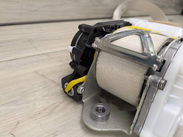 16-22 OEM BMW G11 G12 740 750 Front Right Passenger Seat Belt Retractor Beige
