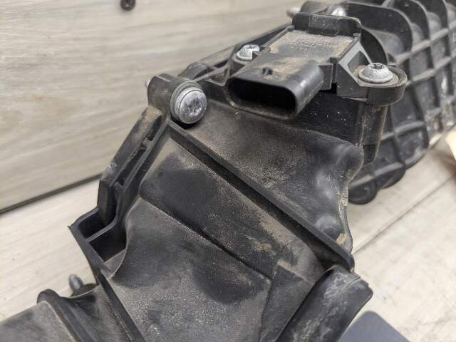 16-21 BMW G30 G12 F90 M5 Left Driver Side Engine N63R S63M Intake Manifold 5-8
