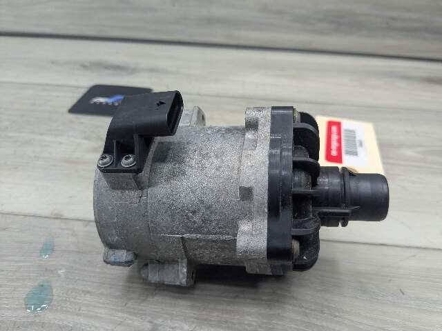 10-14 OEM BMW E70 E71 X5M X6M Engine S63 Auxiliary Coolant Water Pump