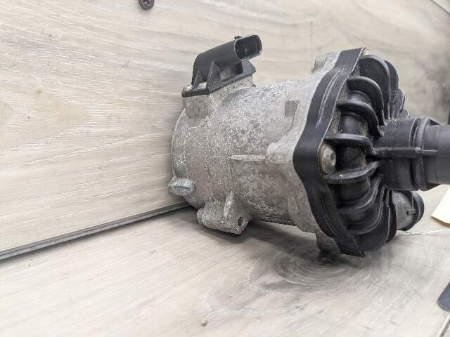 10-14 OEM BMW E70 E71 X5M X6M Engine S63 Auxiliary Coolant Water Pump