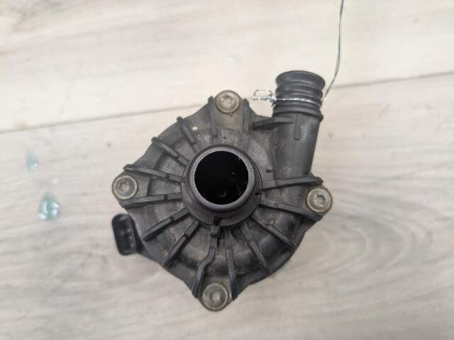 10-14 OEM BMW E70 E71 X5M X6M Engine S63 Auxiliary Coolant Water Pump