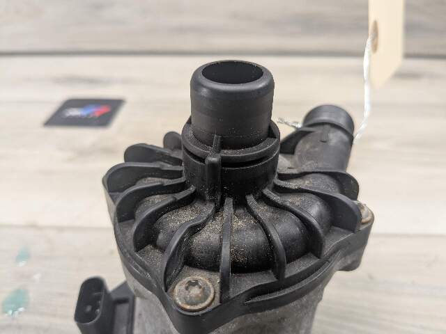10-14 OEM BMW E70 E71 X5M X6M Engine S63 Auxiliary Coolant Water Pump