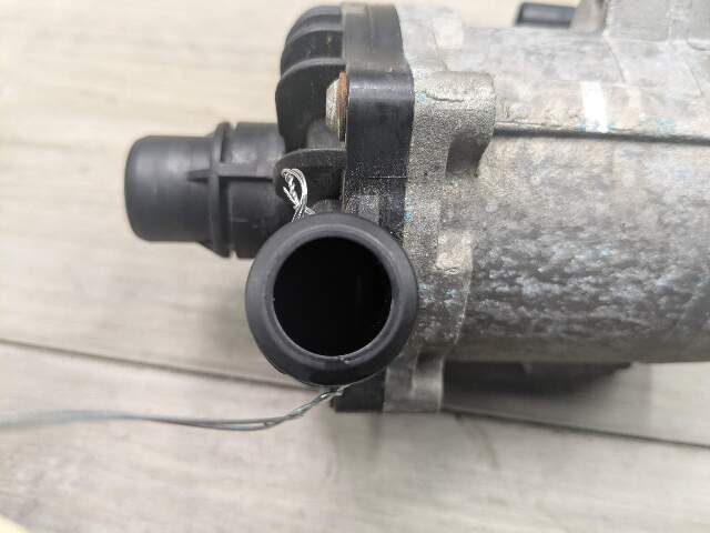 10-14 OEM BMW E70 E71 X5M X6M Engine S63 Auxiliary Coolant Water Pump