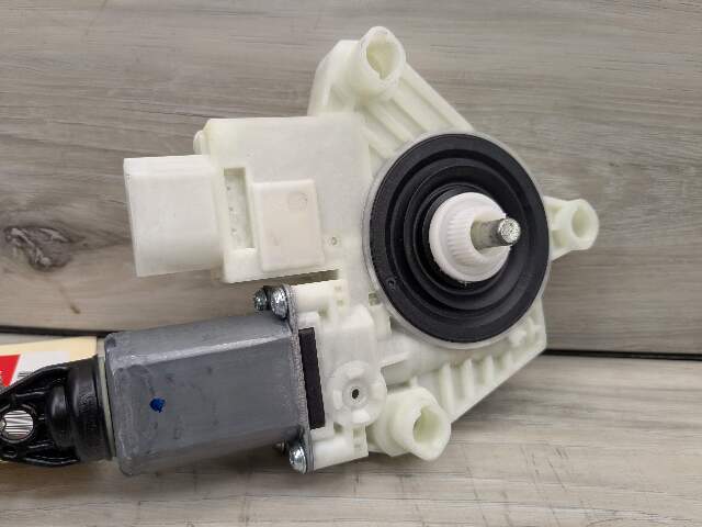 OEM BMW G01 G12 G30 F90 Front Right Passenger Side Door Window Regulator Motor