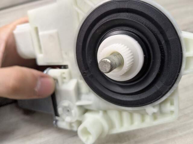 OEM BMW G01 G12 G30 F90 Front Right Passenger Side Door Window Regulator Motor