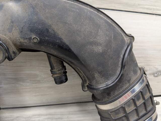 16-19 OEM BMW G12 G30 750 Engine N63R Front Right Side Air Intake Hose Cyl 1-4
