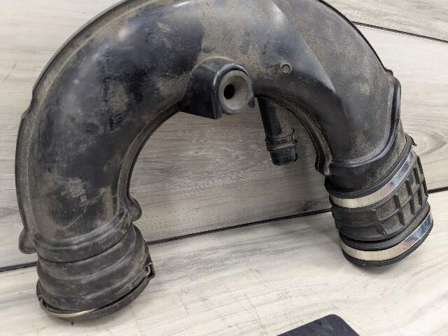 16-19 OEM BMW G12 G30 750 Engine N63R Front Right Side Air Intake Hose Cyl 1-4