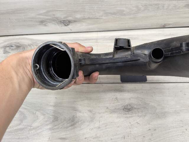 16-19 OEM BMW G12 G30 750 Engine N63R Front Right Side Air Intake Hose Cyl 1-4