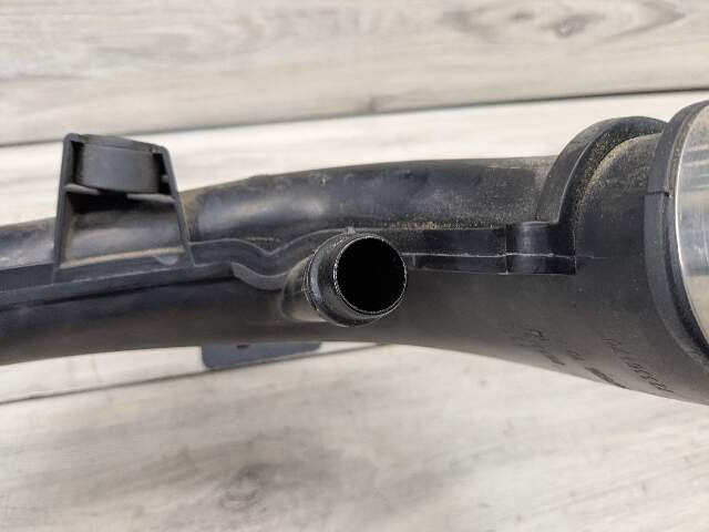 16-19 OEM BMW G12 G30 750 Engine N63R Front Right Side Air Intake Hose Cyl 1-4