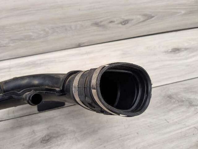 16-19 OEM BMW G12 G30 750 Engine N63R Front Right Side Air Intake Hose Cyl 1-4