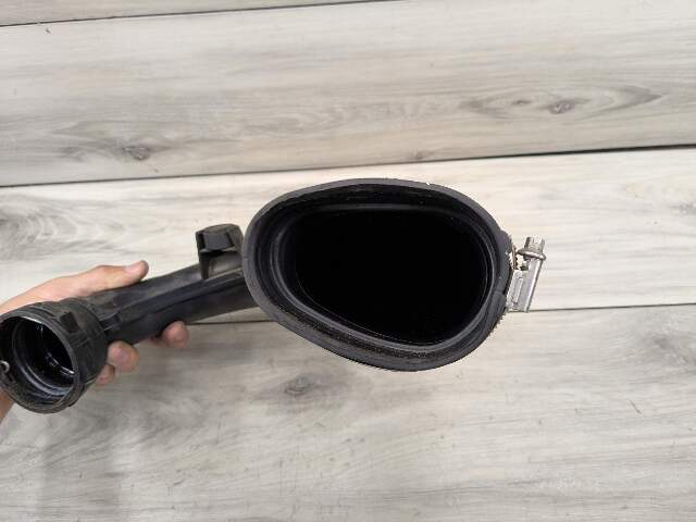 16-19 OEM BMW G12 G30 750 Engine N63R Front Right Side Air Intake Hose Cyl 1-4