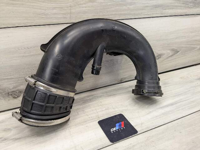 16-19 OEM BMW G12 G30 750 Engine N63R Front Right Side Air Intake Hose Cyl 1-4