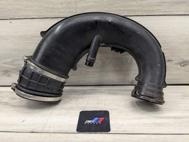 16-19 OEM BMW G12 G30 750 Engine N63R Front Right Side Air Intake Hose Cyl 1-4