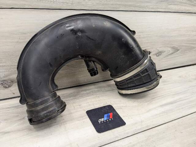 16-19 OEM BMW G11 G12 G30 750 Engine N63 Front Left Side Air Intake Hose Cyl 5-8