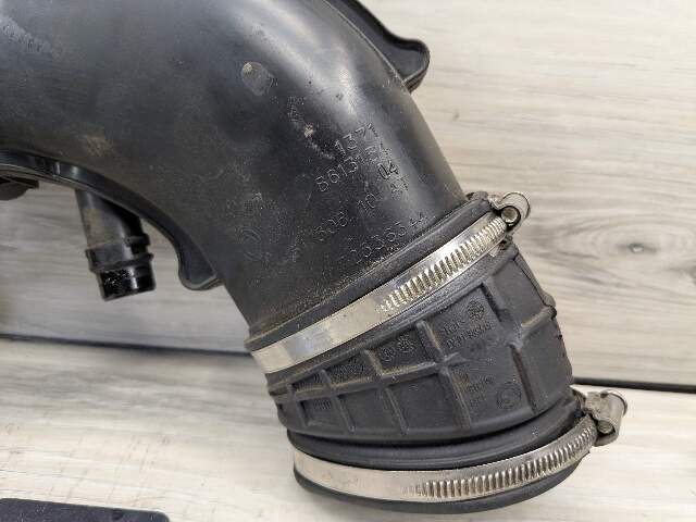 16-19 OEM BMW G11 G12 G30 750 Engine N63 Front Left Side Air Intake Hose Cyl 5-8