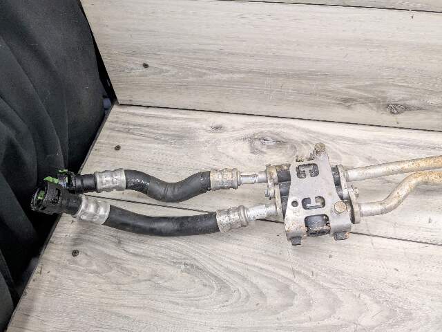 16-19 OEM BMW F90 G12 750 G30 M550 AT Transmission Oil Cooler Line Return Flow