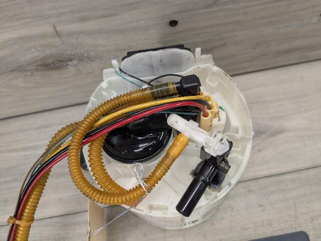 OEM BMW G20 G22 G23 G26 G42 Gas Tank Mounted Fuel Pump Sending Unit Assembly