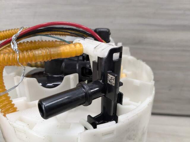 OEM BMW G20 G22 G23 G26 G42 Gas Tank Mounted Fuel Pump Sending Unit Assembly
