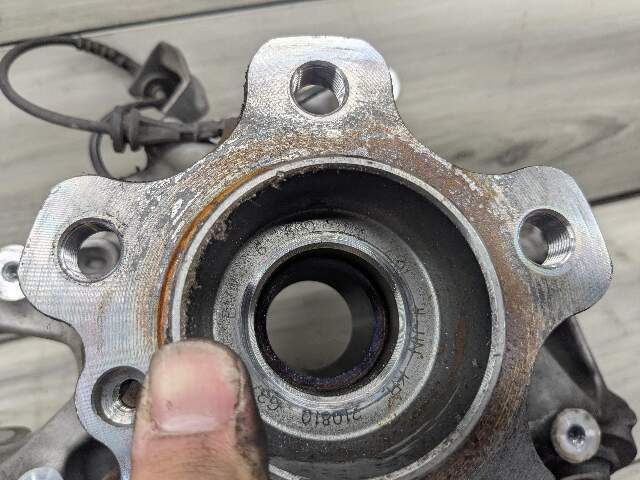 12-24 OEM BMW G26 430 M440 REAR Left Driver Side Knuckle Hub Spindle Bearing