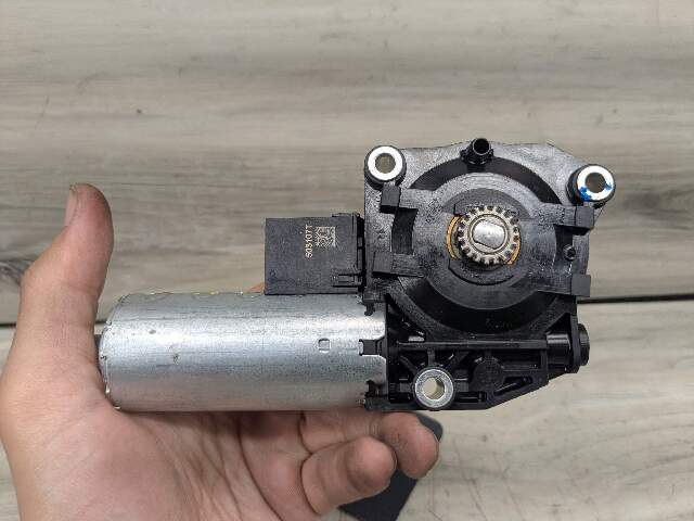 OEM BMW G20 G22 G26 G42 G80 G82 G87 M2 M3 M4 Sunroof Moonroof Motor Drive Unit
