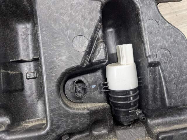 19-24 OEM BMW G20 G22 G23 G26 Windshield Wipe Washer Bottle Tank Reservoir