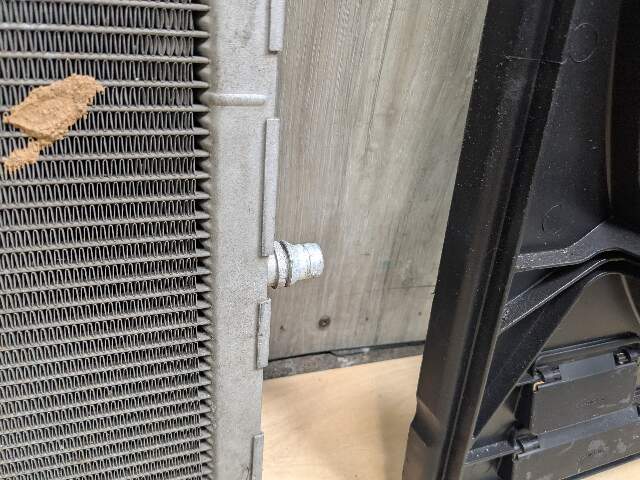 *NOTE* BMW F85 F86 X5M X6M Engine S63R Radiator Condenser Fan Shroud ASSEMBLY