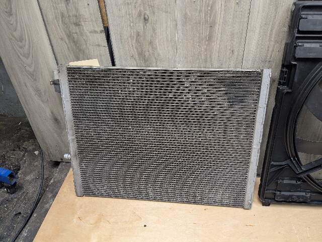 *NOTE* BMW F85 F86 X5M X6M Engine S63R Radiator Condenser Fan Shroud ASSEMBLY