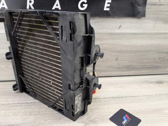 11-18 OEM BMW F10 F06 F12 F13 F01 F02 N55 N63 Engine Oil Cooler Radiator Right