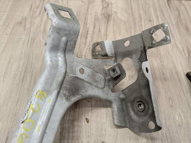 16-19 OEM BMW G11 G12 740 750 Front Right Passenger Fender Holder Bracket SET