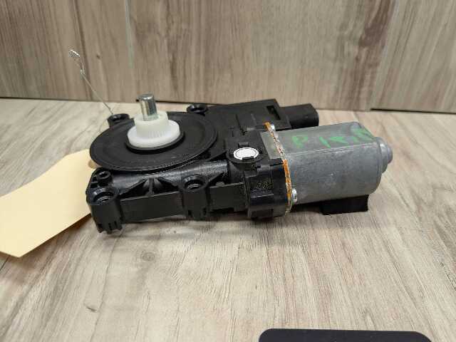 OEM BMW G22 G23 G26 G42 G82 M4 FRONT Right Passenger Door Window Regulator Motor