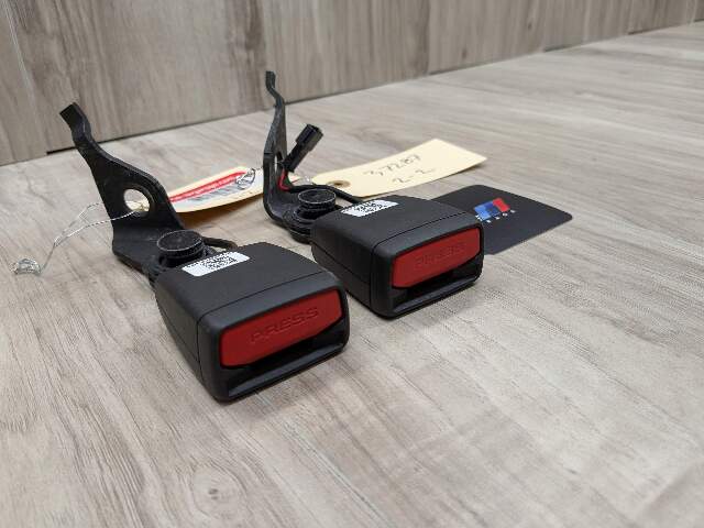 22-25 OEM BMW G42 230 M240 Front Left Right Side Seatbelt Seat Belt Buckle PAIR