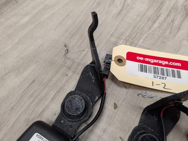 22-25 OEM BMW G42 230 M240 Front Left Right Side Seatbelt Seat Belt Buckle PAIR