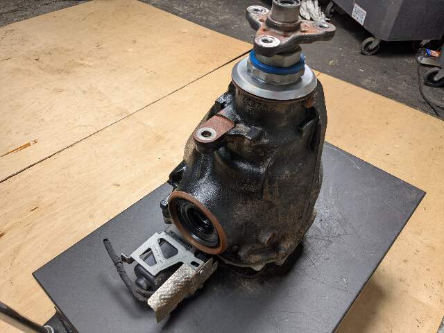 OEM BMW G20 G22 G23 G42 330 M340 Rear Differential Axle Gearbox Carrier 2.81