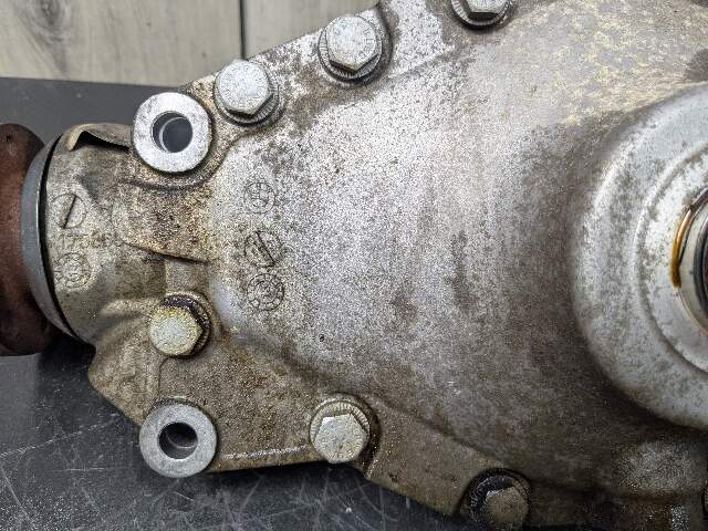 *NOTE* OEM BMW F30 F32 F33 F36 Front Differential Axle Gearbox Carrier AT 3.23