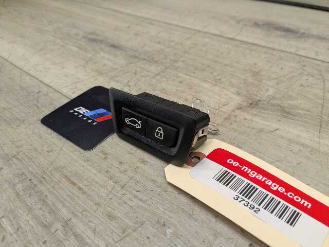OEM BMW F02 F10 F12 F30 F80 F25 F90 G30 G01 X5 Rear Trunk Lid Center Lock Switch