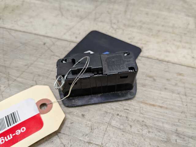 OEM BMW F02 F10 F12 F30 F80 F25 F90 G30 G01 X5 Rear Trunk Lid Center Lock Switch