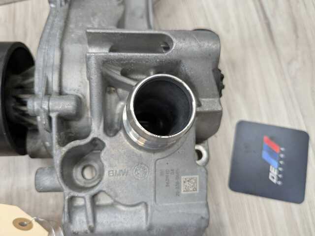 OEM BMW F39 F44 F48 X1 X2 228 M235 Engine Water Coolant Pump w/ Support