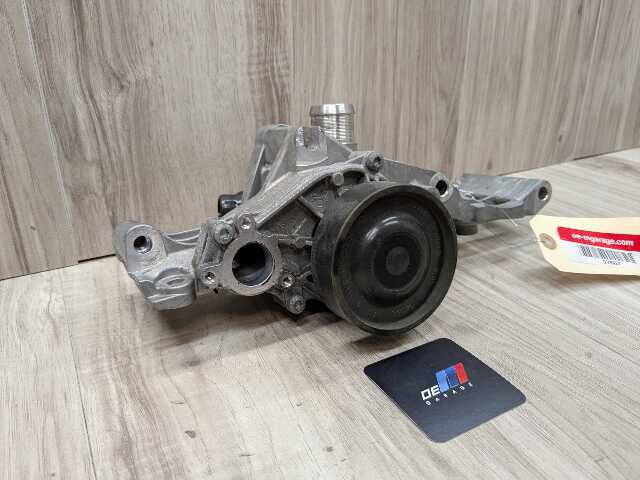 OEM BMW F39 F44 F48 X1 X2 228 M235 Engine Water Coolant Pump w/ Support