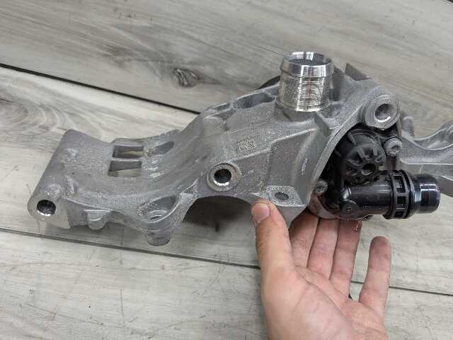 OEM BMW F39 F44 F48 X1 X2 228 M235 Engine Water Coolant Pump w/ Support