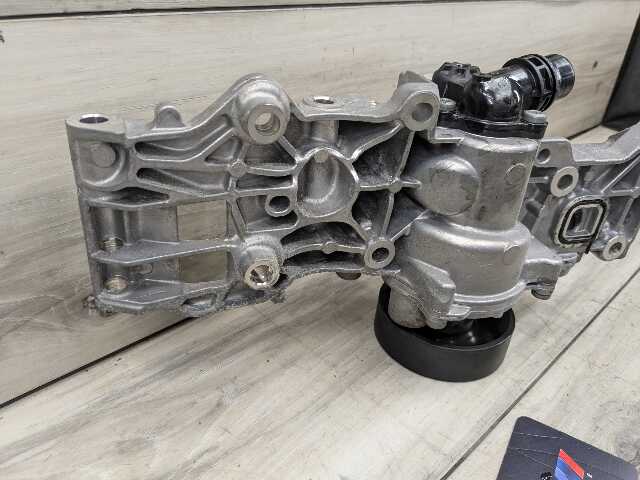 OEM BMW F39 F44 F48 X1 X2 228 M235 Engine Water Coolant Pump w/ Support