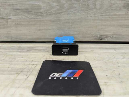 OEM BMW F48 F97 G01 G20 G22 G23 G26 G30 USB Type C Socket Charger Port Connector