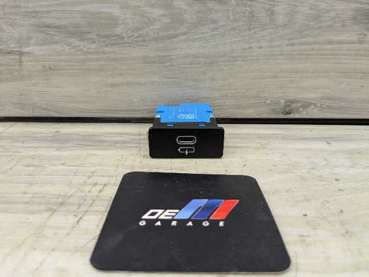 OEM BMW F48 F97 G01 G20 G22 G23 G26 G30 USB Type C Socket Charger Port Connector