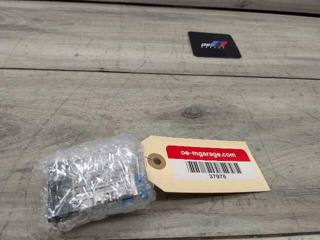OEM BMW F48 F97 G01 G20 G22 G23 G26 G30 USB Type C Socket Charger Port Connector
