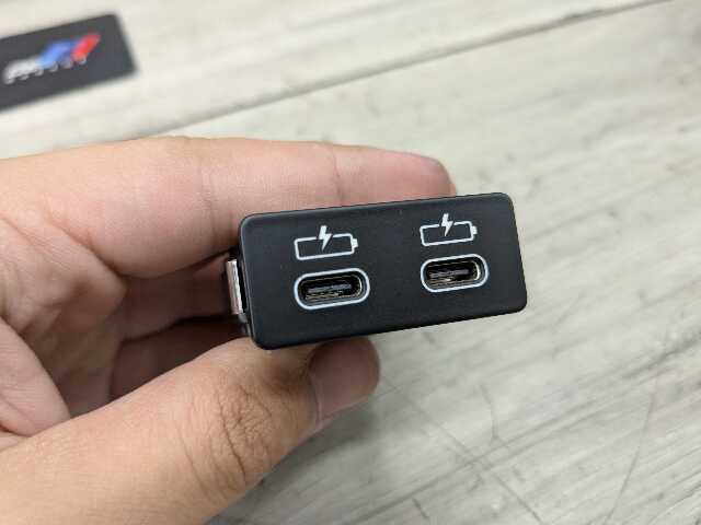 OEM BMW F48 F97 G01 G12 G20 G26 G30 USB Type C Socket Charger Port Connector