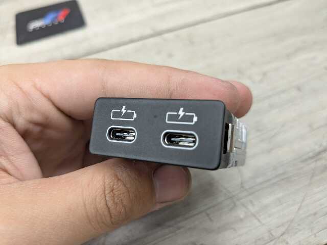 OEM BMW F48 F97 G01 G12 G20 G26 G30 USB Type C Socket Charger Port Connector
